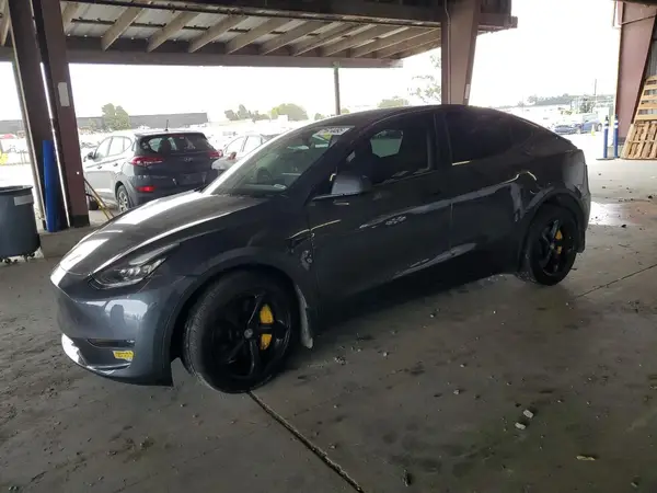7SAYGDEE4NF358207 2022 TESLA MODEL Y - Image 1