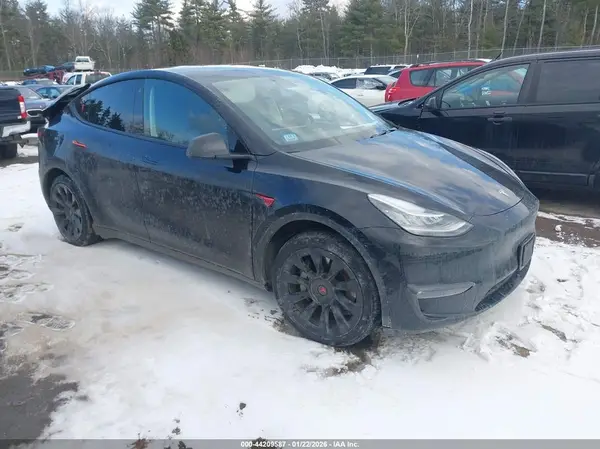7SAYGDEE4NF360233 2022 TESLA MODEL Y - Image 1