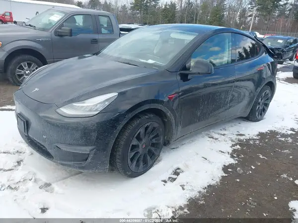 7SAYGDEE4NF360233 2022 TESLA MODEL Y - Image 2