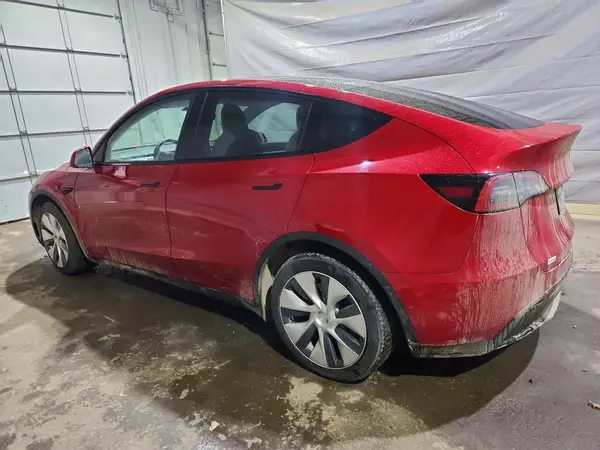 7SAYGDEE4NF360491 2022 TESLA MODEL Y - Image 2