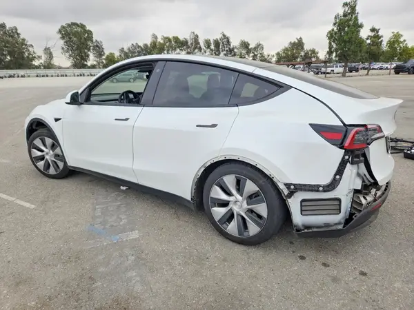 7SAYGDEE4NF361169 2022 TESLA MODEL Y - Image 2