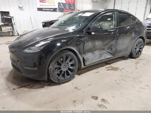 7SAYGDEE4NF363715 2022 TESLA MODEL Y - Image 2