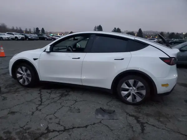 7SAYGDEE4NF364721 2022 TESLA MODEL Y - Image 2