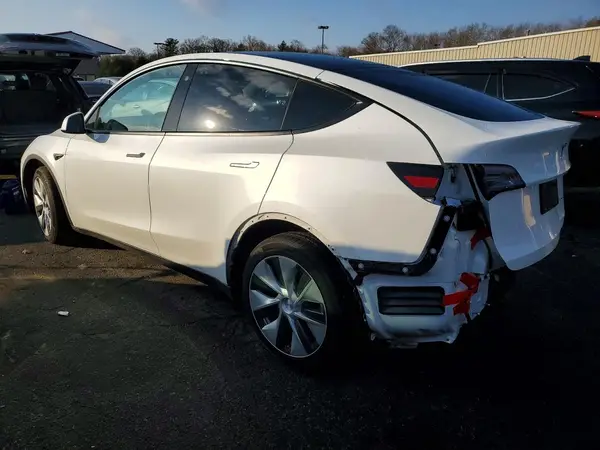 7SAYGDEE4NF370664 2022 TESLA MODEL Y - Image 2