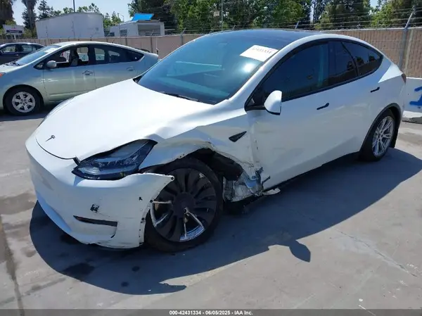 7SAYGDEE4NF379493 2022 TESLA MODEL Y - Image 2