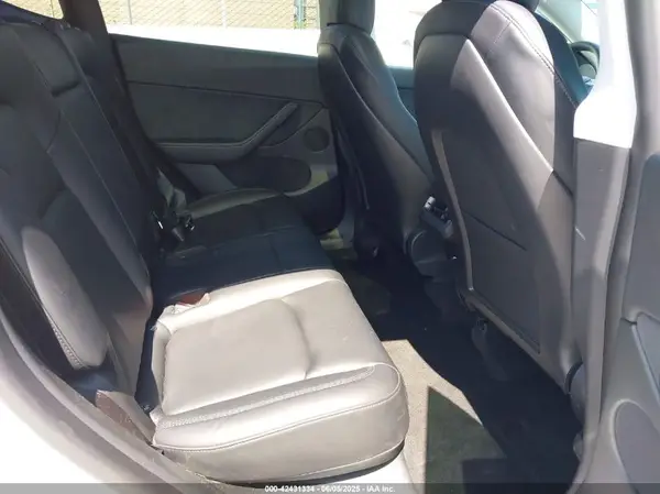 7SAYGDEE4NF379493 2022 TESLA MODEL Y - Image 8