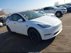 7SAYGDEE4NF385049 2022 TESLA MODEL Y