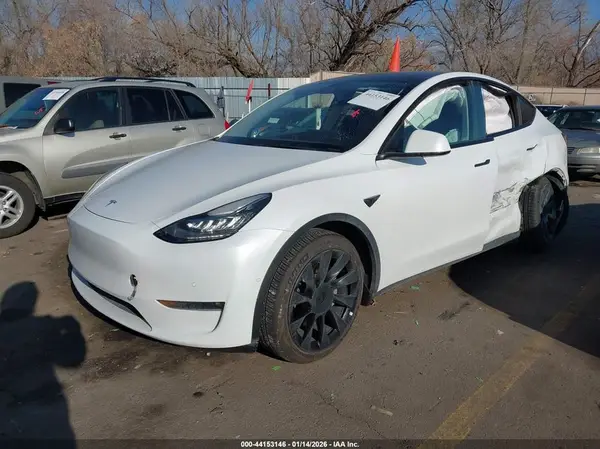 7SAYGDEE4NF385049 2022 TESLA MODEL Y - Image 2