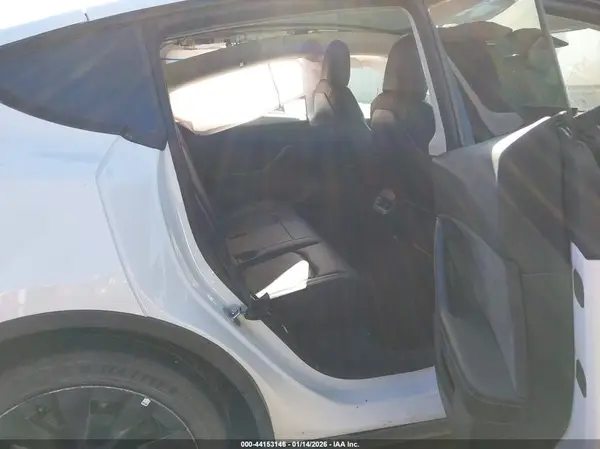7SAYGDEE4NF385049 2022 TESLA MODEL Y - Image 8