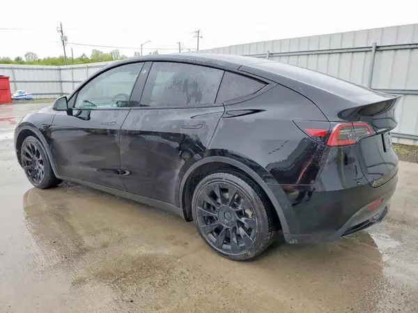 7SAYGDEE4NF385486 2022 TESLA MODEL Y - Image 2