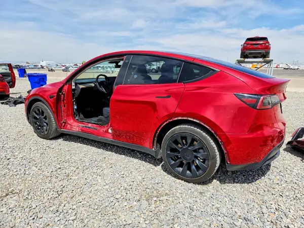 7SAYGDEE4NF386380 2022 TESLA MODEL Y - Image 2