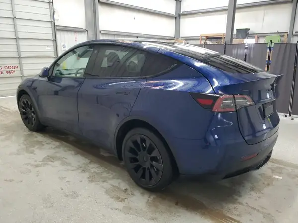 7SAYGDEE4NF386749 2022 TESLA MODEL Y - Image 2