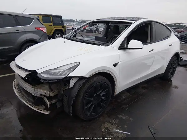 7SAYGDEE4NF386864 2022 TESLA MODEL Y - Image 2