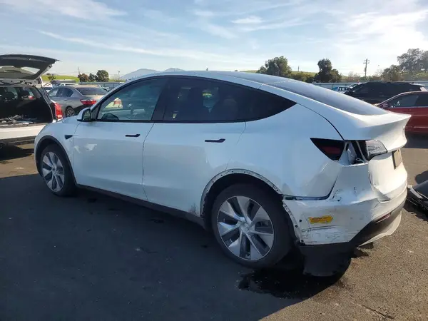 7SAYGDEE4NF394284 2022 TESLA MODEL Y - Image 2