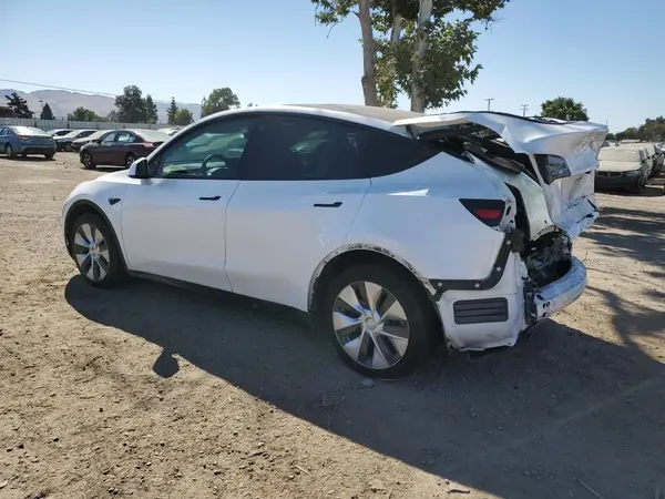 7SAYGDEE4NF396648 2022 TESLA MODEL Y - Image 2