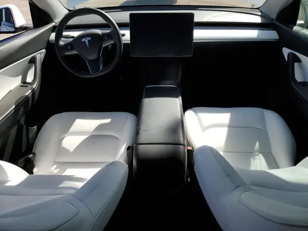7SAYGDEE4NF396648 2022 TESLA MODEL Y - Image 8