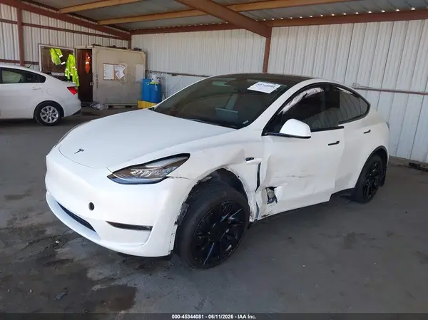 7SAYGDEE4NF402996 2022 TESLA MODEL Y - Image 2