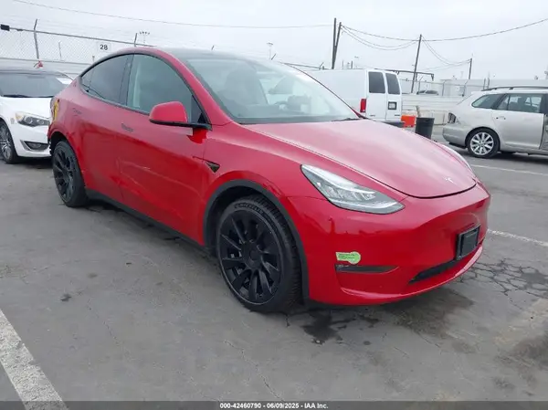 7SAYGDEE4NF403890 2022 TESLA MODEL Y - Image 1