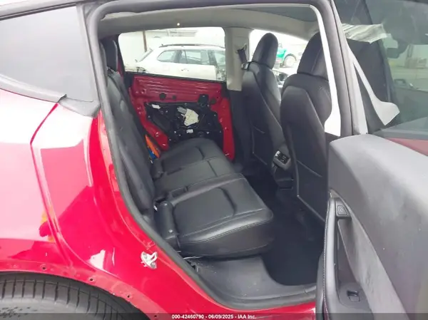 7SAYGDEE4NF403890 2022 TESLA MODEL Y - Image 8