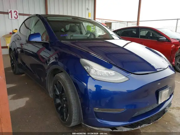 7SAYGDEE4NF414095 2022 TESLA MODEL Y - Image 1