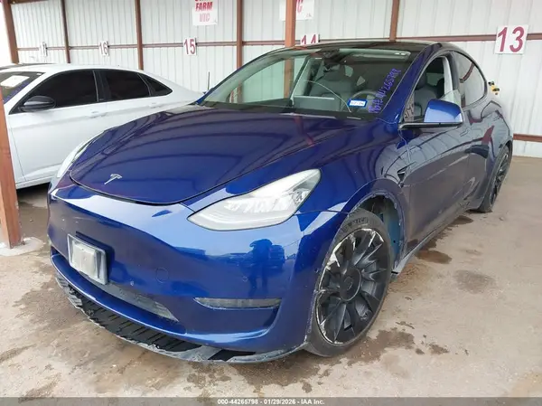 7SAYGDEE4NF414095 2022 TESLA MODEL Y - Image 2