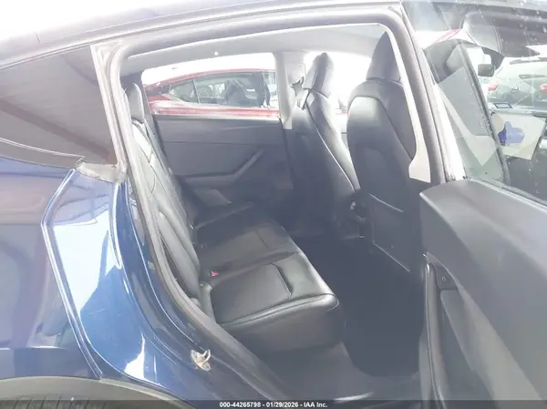 7SAYGDEE4NF414095 2022 TESLA MODEL Y - Image 8