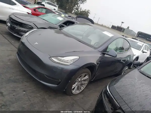 7SAYGDEE4NF419670 2022 TESLA MODEL Y - Image 2