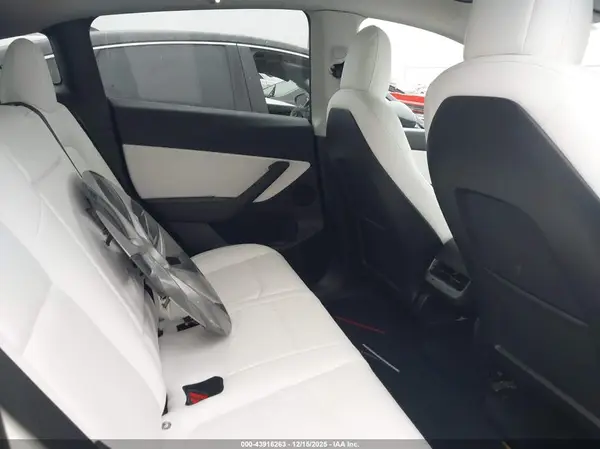 7SAYGDEE4NF419670 2022 TESLA MODEL Y - Image 8