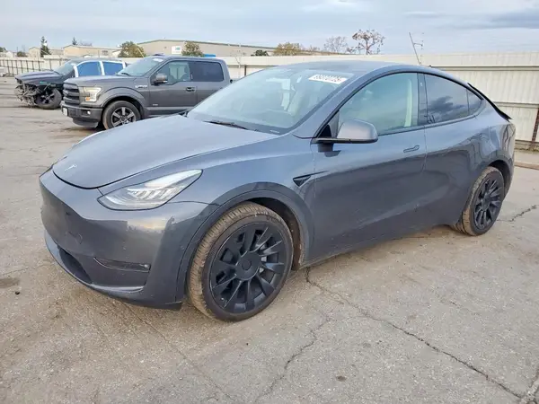 7SAYGDEE4NF419877 2022 TESLA MODEL Y - Image 1