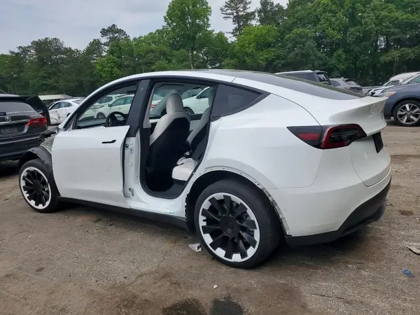 7SAYGDEE4NF423315 2022 TESLA MODEL Y - Image 2