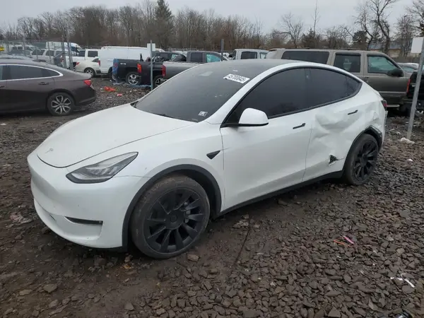 7SAYGDEE4NF423993 2022 TESLA MODEL Y - Image 1