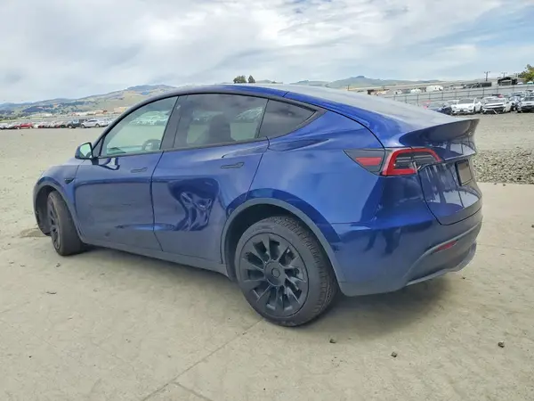 7SAYGDEE4NF426182 2022 TESLA MODEL Y - Image 2