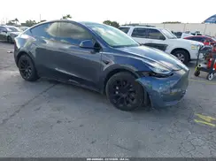 7SAYGDEE4NF426196 2022 TESLA MODEL Y