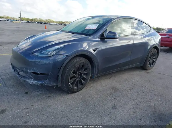 7SAYGDEE4NF426196 2022 TESLA MODEL Y - Image 2