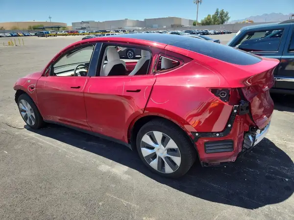 7SAYGDEE4NF430586 2022 TESLA MODEL Y - Image 2