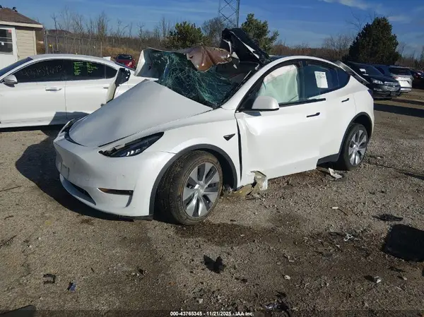 7SAYGDEE4NF432760 2022 TESLA MODEL Y - Image 2