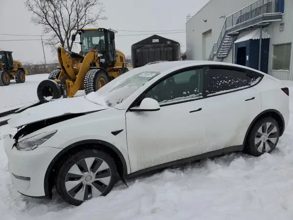 7SAYGDEE4NF433617 2022 TESLA MODEL Y - Image 1