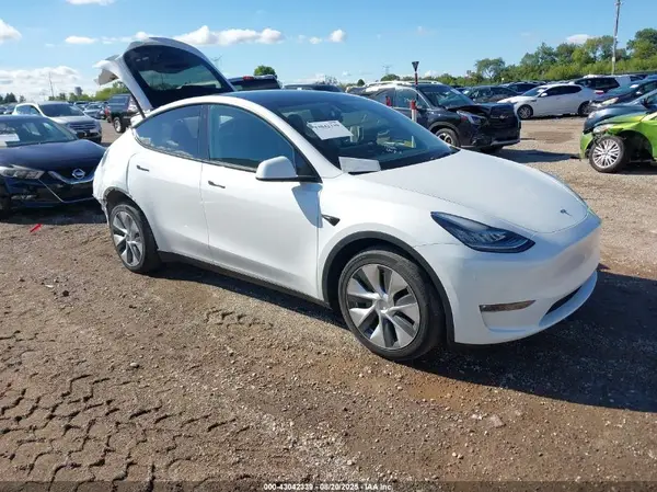 7SAYGDEE4NF434122 2022 TESLA MODEL Y - Image 1