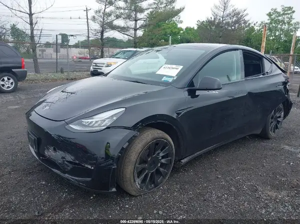7SAYGDEE4NF436212 2022 TESLA MODEL Y - Image 2
