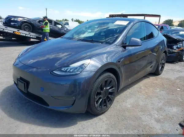 7SAYGDEE4NF437019 2022 TESLA MODEL Y - Image 2