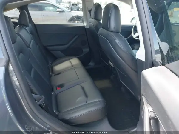 7SAYGDEE4NF437019 2022 TESLA MODEL Y - Image 8