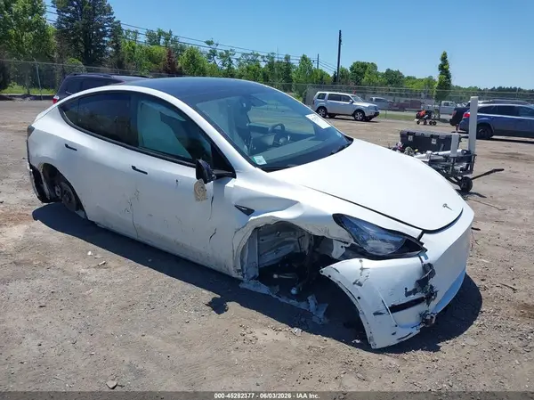 7SAYGDEE4NF440065 2022 TESLA MODEL Y - Image 1