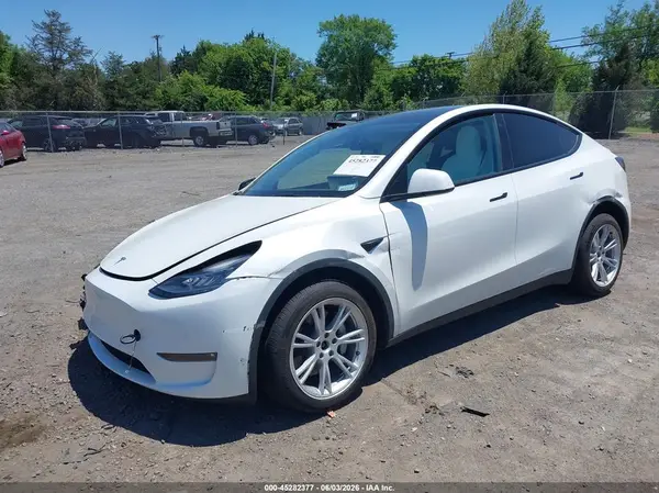 7SAYGDEE4NF440065 2022 TESLA MODEL Y - Image 2