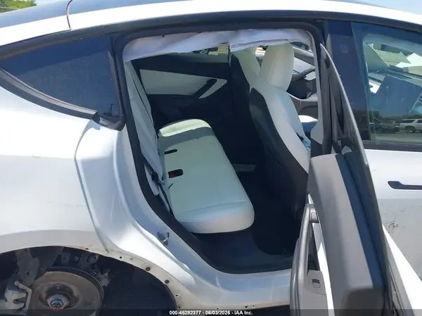 7SAYGDEE4NF440065 2022 TESLA MODEL Y - Image 8