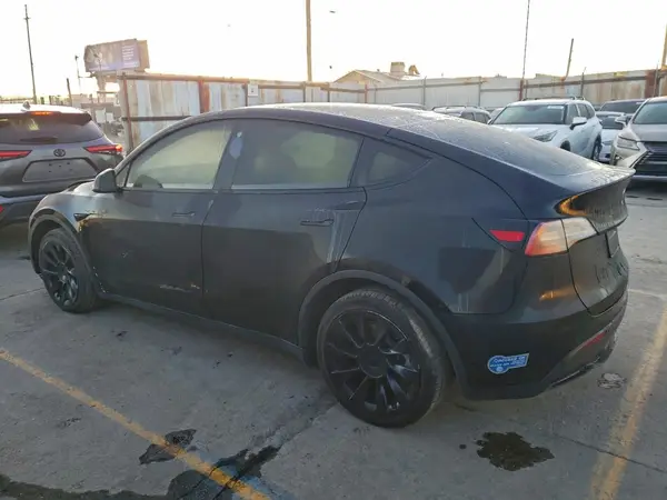 7SAYGDEE4NF440177 2022 TESLA MODEL Y - Image 2
