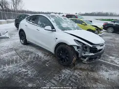 7SAYGDEE4NF440955 2022 TESLA MODEL Y
