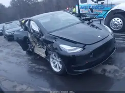 7SAYGDEE4NF441443 2022 TESLA MODEL Y