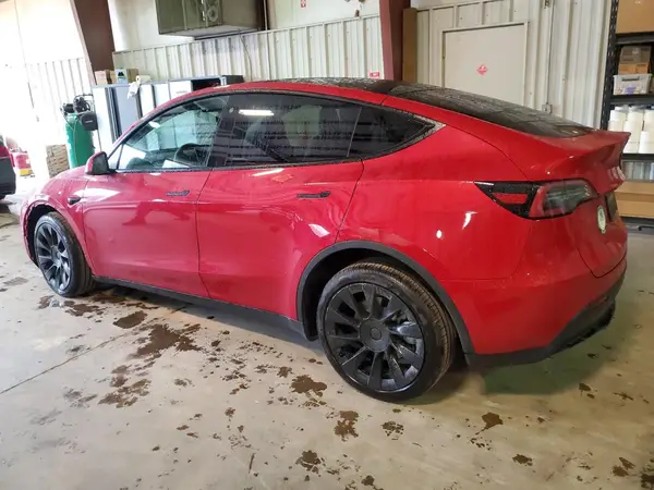 7SAYGDEE4NF443564 2022 TESLA MODEL Y - Image 2