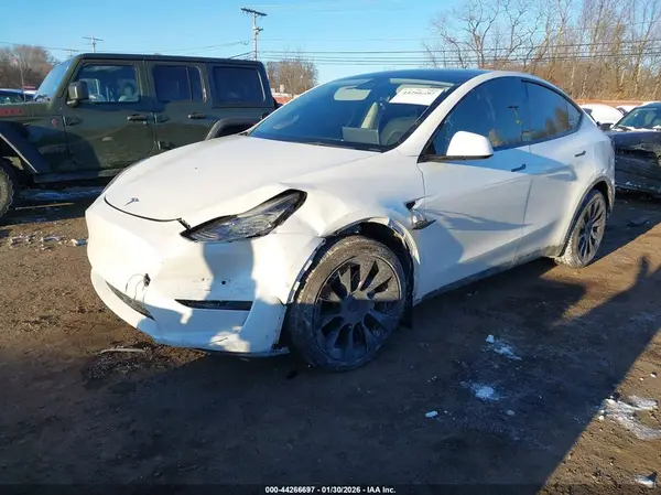 7SAYGDEE4NF445847 2022 TESLA MODEL Y - Image 2