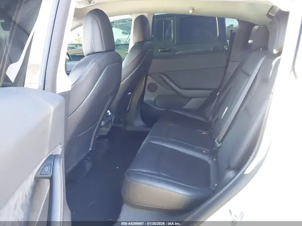 7SAYGDEE4NF445847 2022 TESLA MODEL Y - Image 8